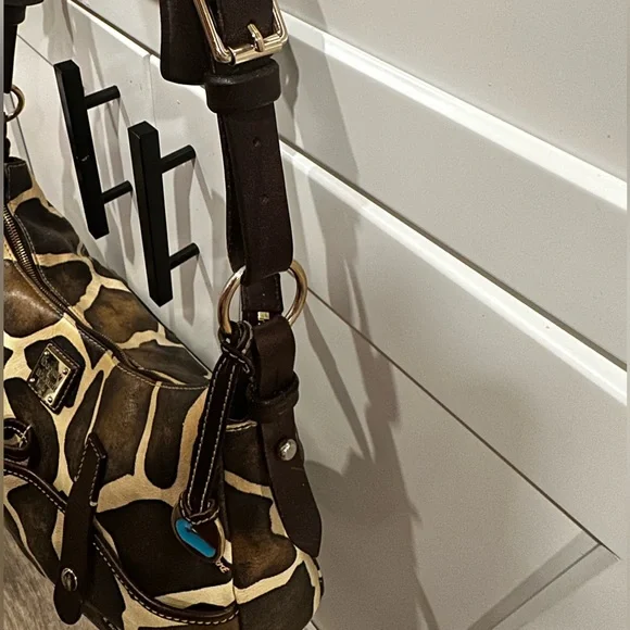 Dooney & Bourke Giraffe Print Shoulder Bag EUC no callouts - Picture 9 of 16